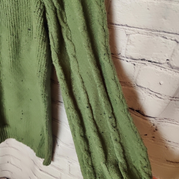 Love Scarlet V-Neck Sweater In Tea Leaf NWT Size Large - Picture 3 of 9